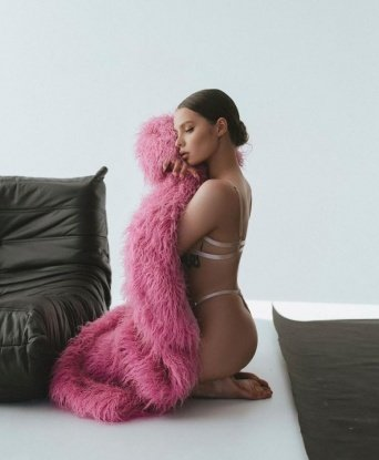 Мои услуги включают в себя классический секс, оральный секс и массаж. Я гарантирую полное удовлетворение и отличное настроение! ☺️ У меня есть отличные отзывы от предыдущих клиентов, которые остались счастливыми после встречи со мной. Посмотри мои фото, чтобы увидеть, как я выгляжу. Прошу только серьезные запросы! Давай сделаем нашу встречу незабываемой! Живу в Москве и готова приехать к тебе или встретиться в уютной гостинице 💫 Нина